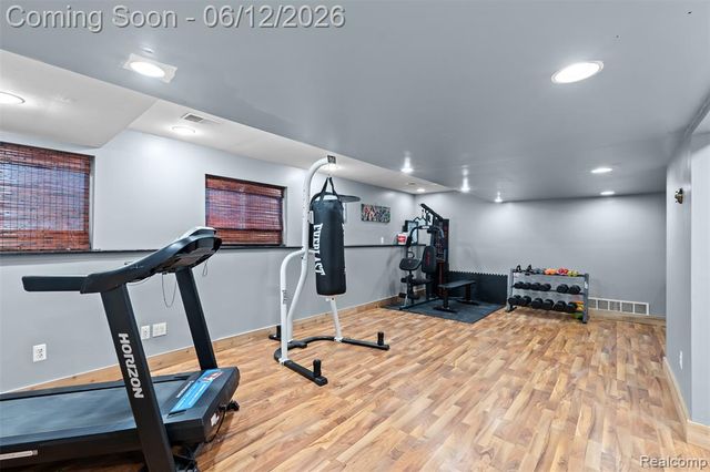 1044 Lincoln Drive, Brighton, MI 48116