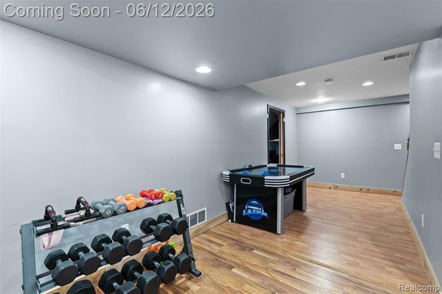 1044 Lincoln Drive, Brighton, MI 48116