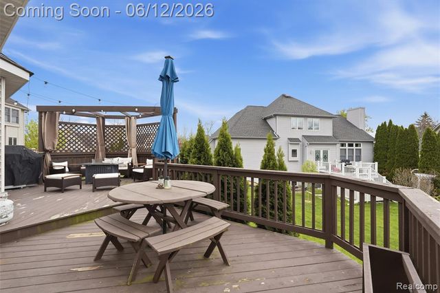 1044 Lincoln Drive, Brighton, MI 48116