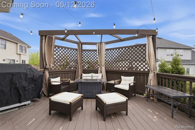 1044 Lincoln Drive, Brighton, MI 48116