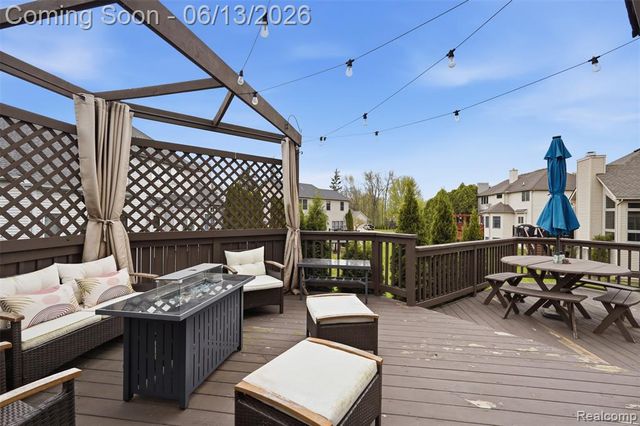 1044 Lincoln Drive, Brighton, MI 48116