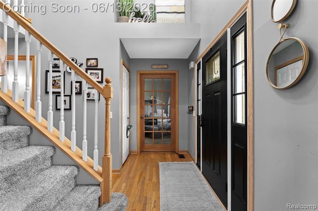 1044 Lincoln Drive, Brighton, MI 48116