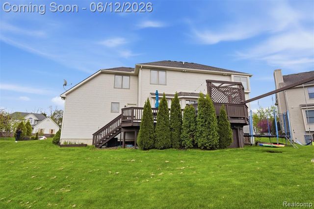 1044 Lincoln Drive, Brighton, MI 48116