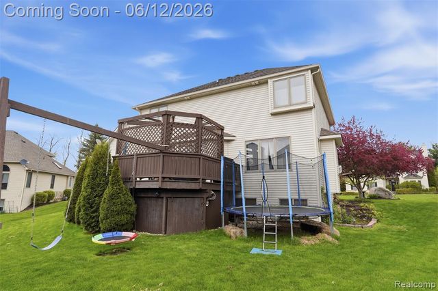 1044 Lincoln Drive, Brighton, MI 48116