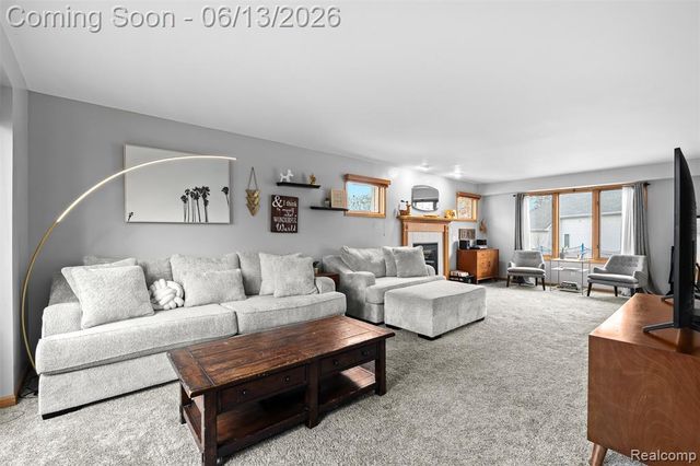 1044 Lincoln Drive, Brighton, MI 48116