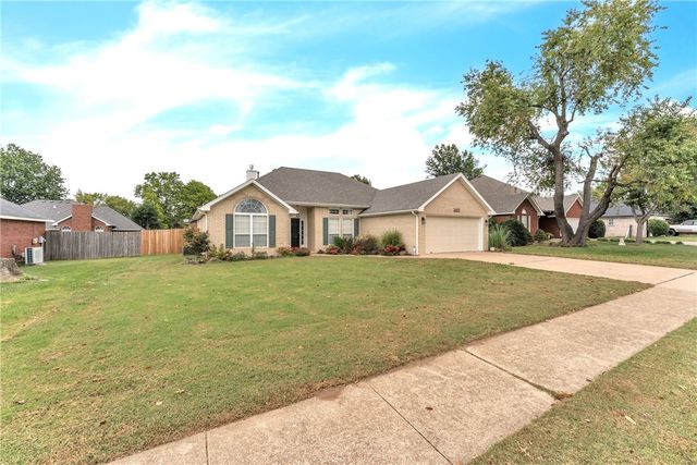 3605 W Center Street, Rogers, AR 72756