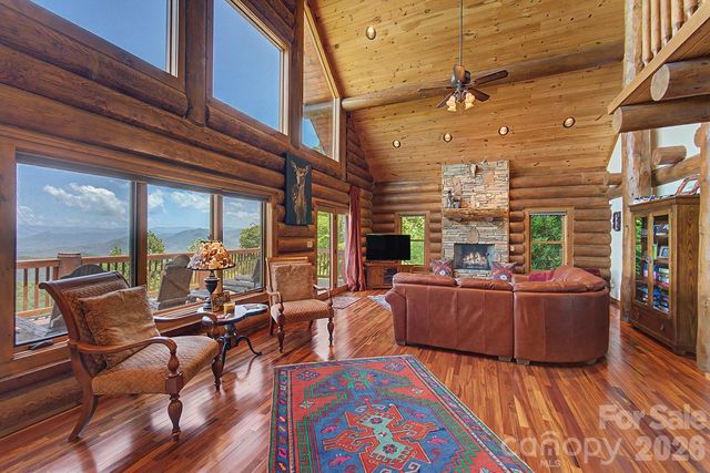 92 Falcons Peak Lane, Whittier, NC 28789
