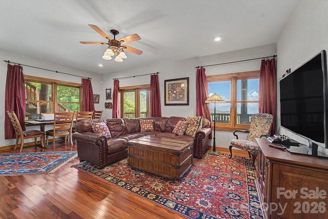 92 Falcons Peak Lane, Whittier, NC 28789