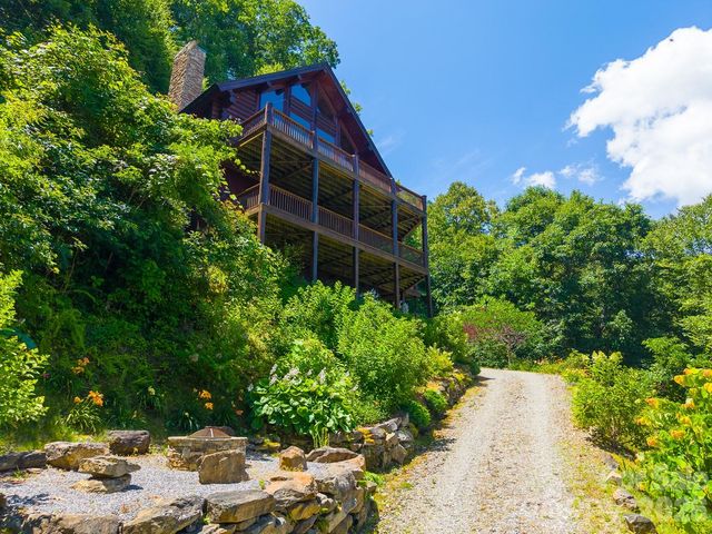 92 Falcons Peak Lane, Whittier, NC 28789
