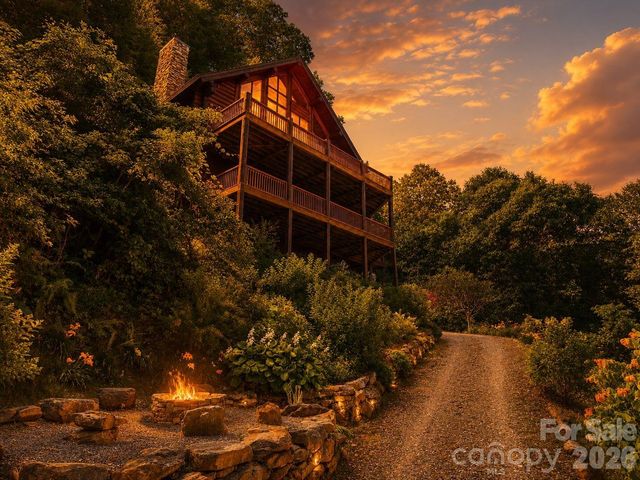 92 Falcons Peak Lane, Whittier, NC 28789