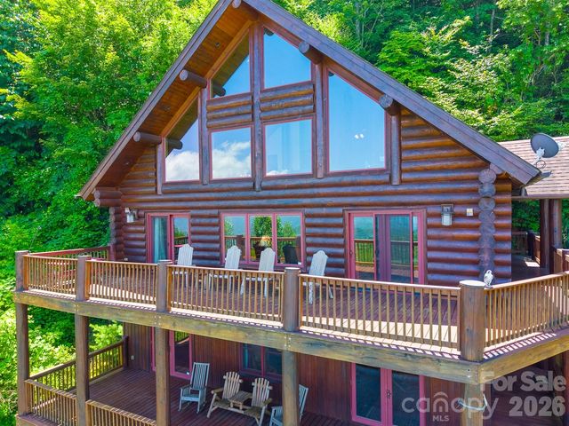 92 Falcons Peak Lane, Whittier, NC 28789