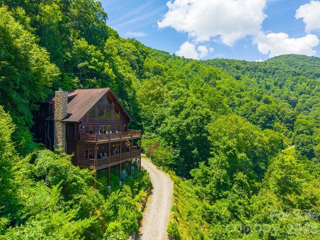 92 Falcons Peak Lane, Whittier, NC 28789