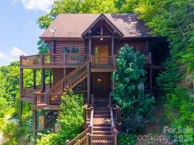 92 Falcons Peak Lane, Whittier, NC 28789