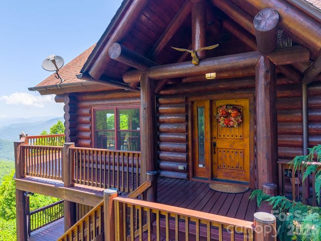 92 Falcons Peak Lane, Whittier, NC 28789