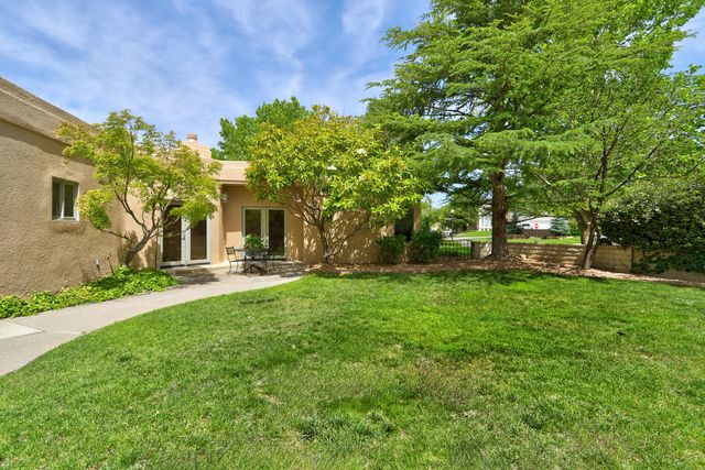 11240 Country Club NE, Albuquerque, NM 87111