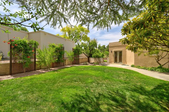 11240 Country Club NE, Albuquerque, NM 87111