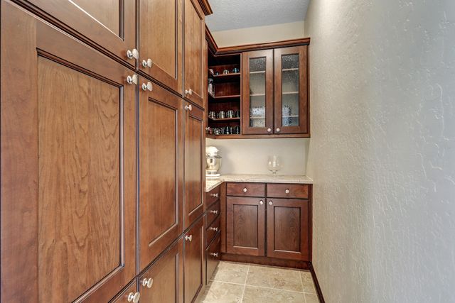 11240 Country Club NE, Albuquerque, NM 87111