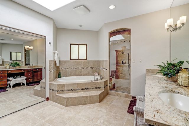 11240 Country Club NE, Albuquerque, NM 87111