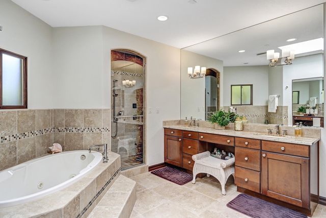 11240 Country Club NE, Albuquerque, NM 87111