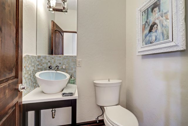 11240 Country Club NE, Albuquerque, NM 87111