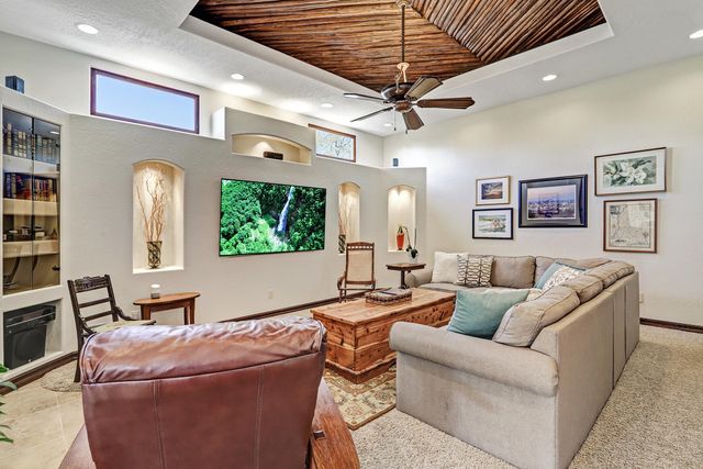 11240 Country Club NE, Albuquerque, NM 87111