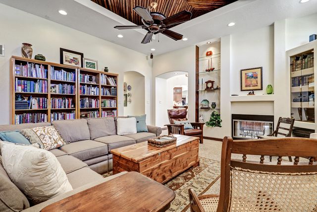 11240 Country Club NE, Albuquerque, NM 87111