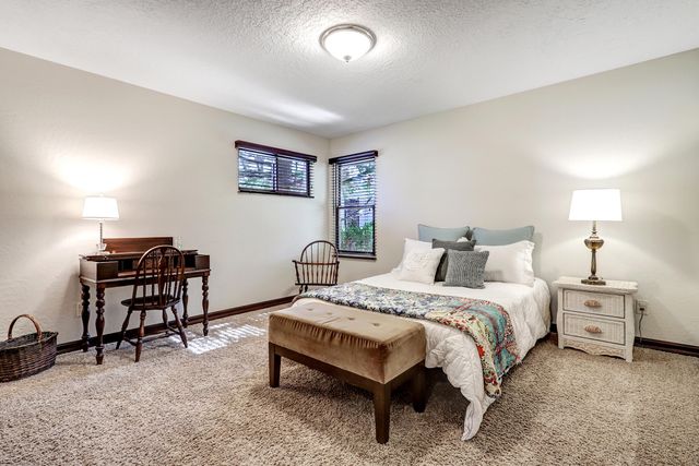 11240 Country Club NE, Albuquerque, NM 87111