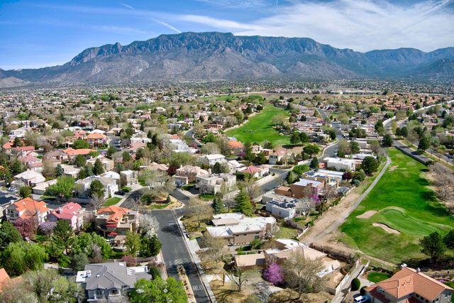 11240 Country Club NE, Albuquerque, NM 87111