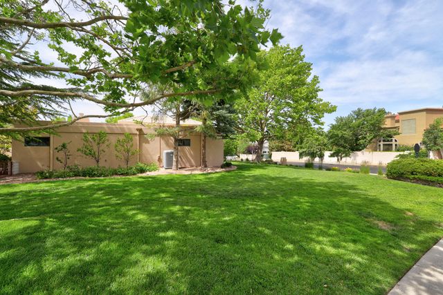 11240 Country Club NE, Albuquerque, NM 87111