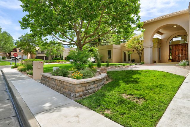 11240 Country Club NE, Albuquerque, NM 87111