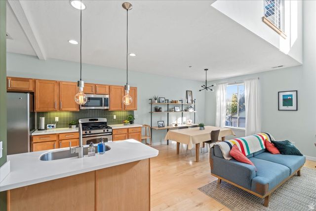11308 S SPRING BLUFF LN, South Jordan, UT 84095