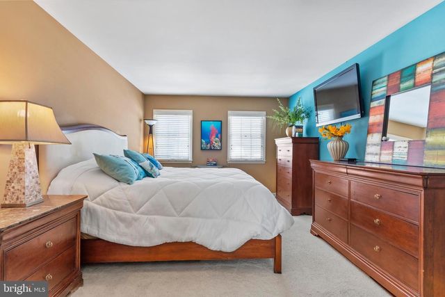 14 MONTADALE DR, Dillsburg, PA 17019