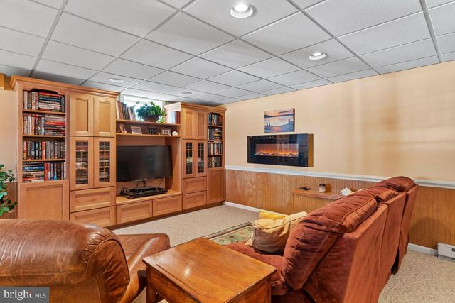 14 MONTADALE DR, Dillsburg, PA 17019