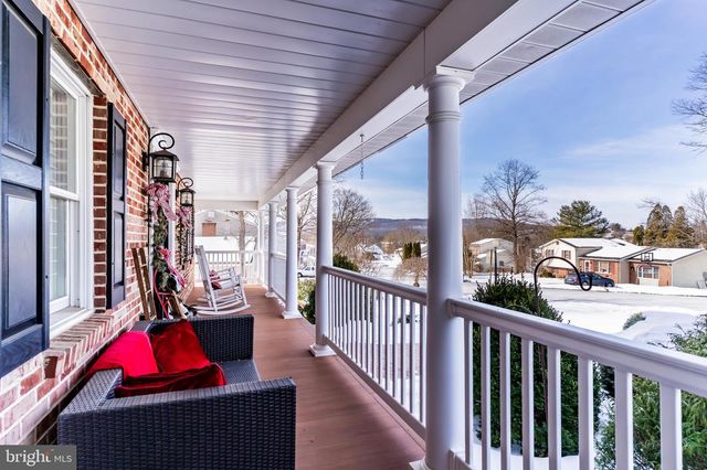 14 MONTADALE DR, Dillsburg, PA 17019