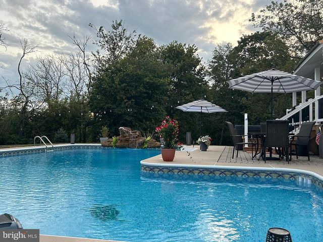 14 MONTADALE DR, Dillsburg, PA 17019