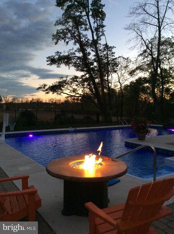 14 MONTADALE DR, Dillsburg, PA 17019