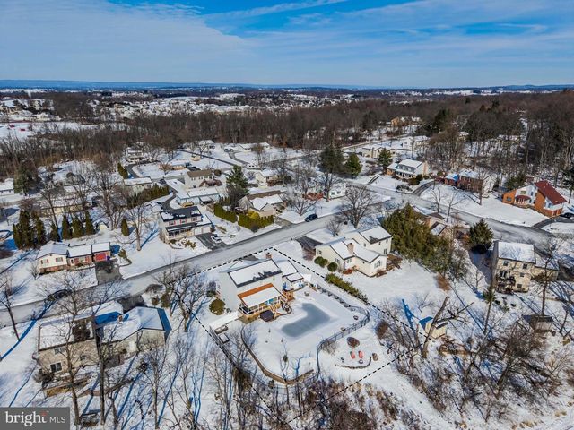 14 MONTADALE DR, Dillsburg, PA 17019