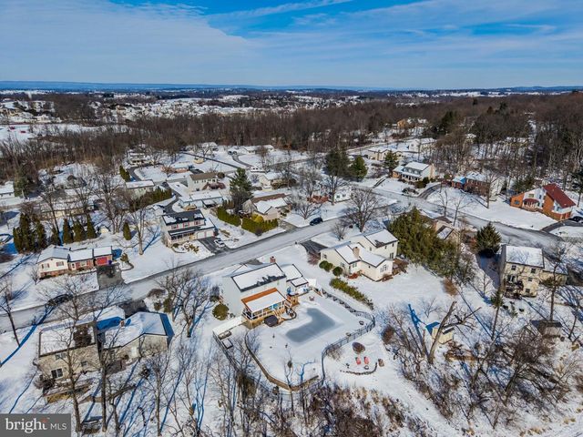 14 MONTADALE DR, Dillsburg, PA 17019