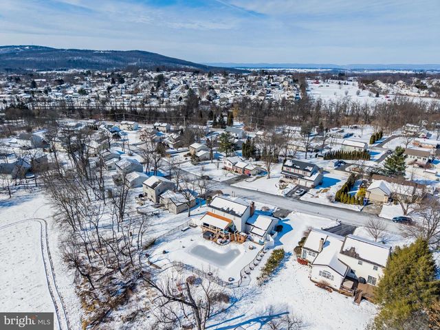 14 MONTADALE DR, Dillsburg, PA 17019