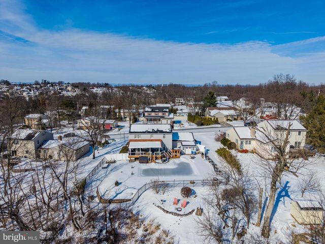 14 MONTADALE DR, Dillsburg, PA 17019