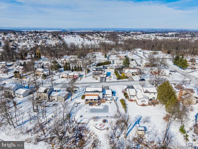 14 MONTADALE DR, Dillsburg, PA 17019