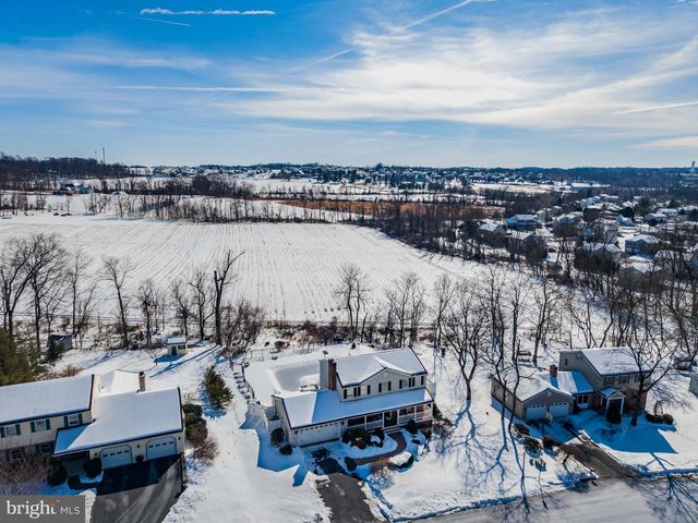 14 MONTADALE DR, Dillsburg, PA 17019