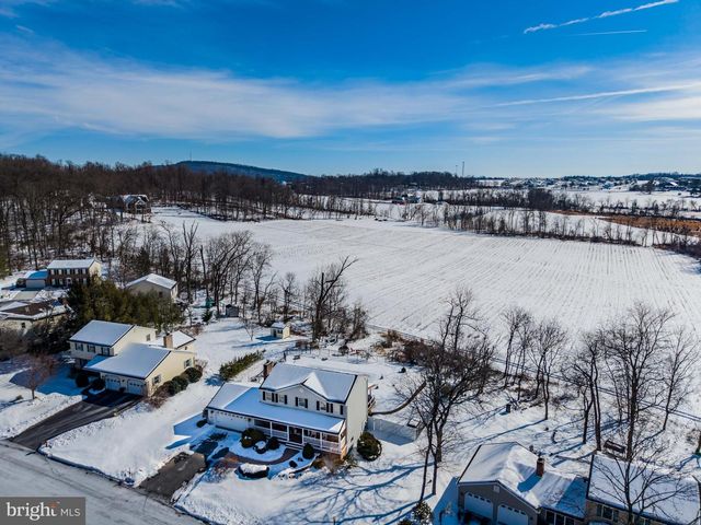 14 MONTADALE DR, Dillsburg, PA 17019