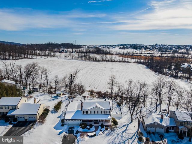 14 MONTADALE DR, Dillsburg, PA 17019