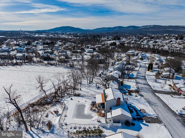 14 MONTADALE DR, Dillsburg, PA 17019