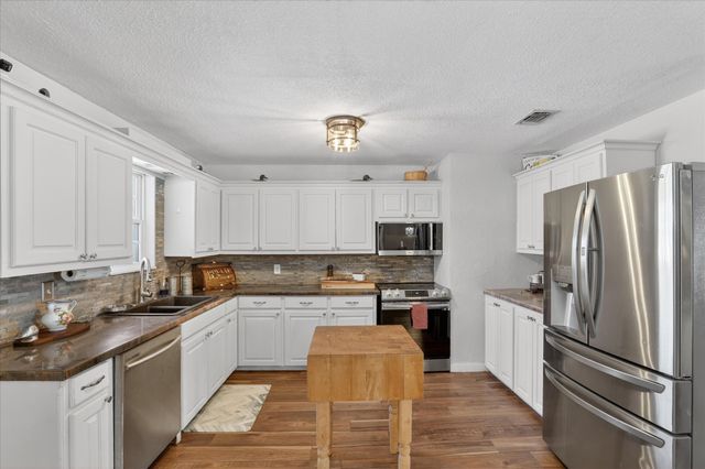 702 El Camino Real, Chico, TX 76431