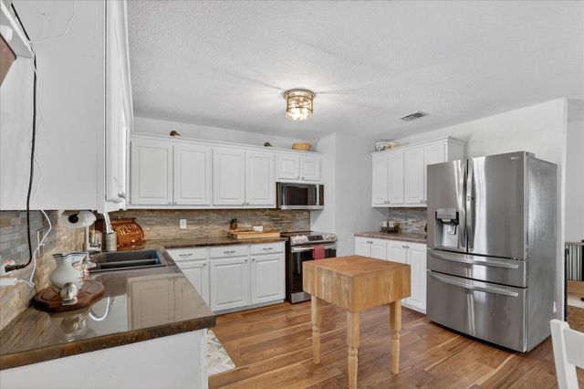 702 El Camino Real, Chico, TX 76431