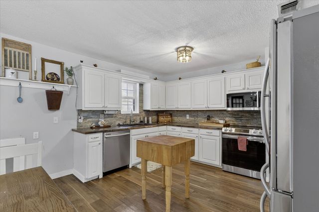 702 El Camino Real, Chico, TX 76431