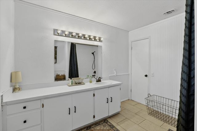 702 El Camino Real, Chico, TX 76431