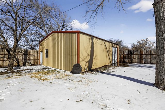 702 El Camino Real, Chico, TX 76431